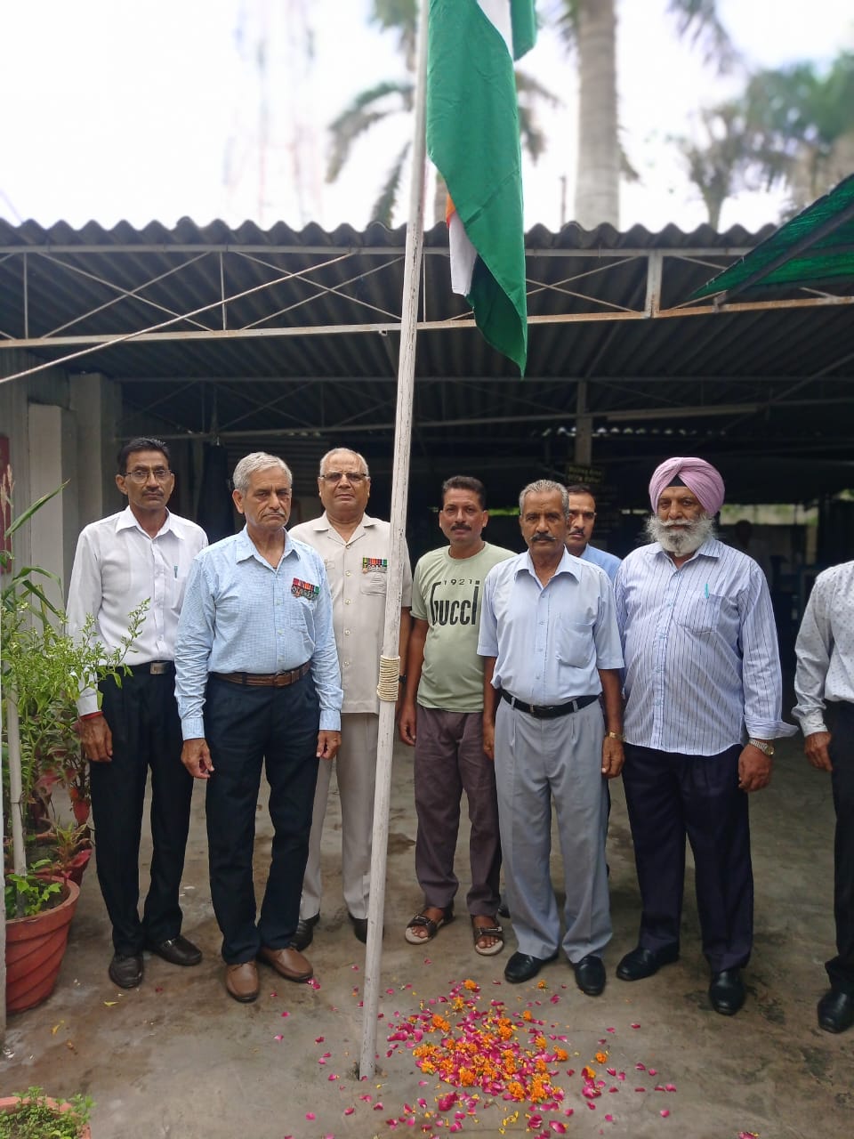 Tricolor hoisted by ex-servicemen in Garshankar